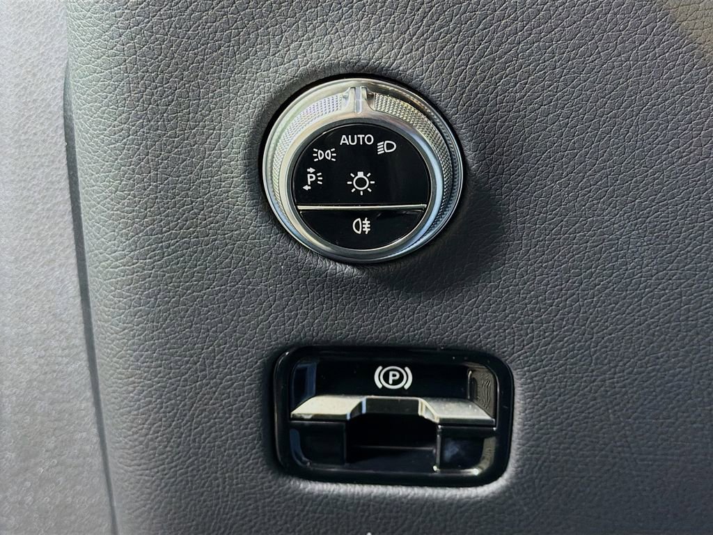 Used 2026 Mercedes-Benz GLC 300 4MATIC image 11