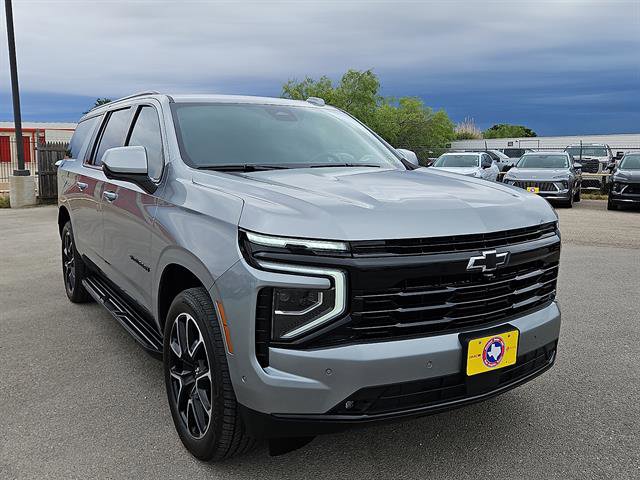 Used 2025 Chevrolet Suburban RST AWD/4WD image 7