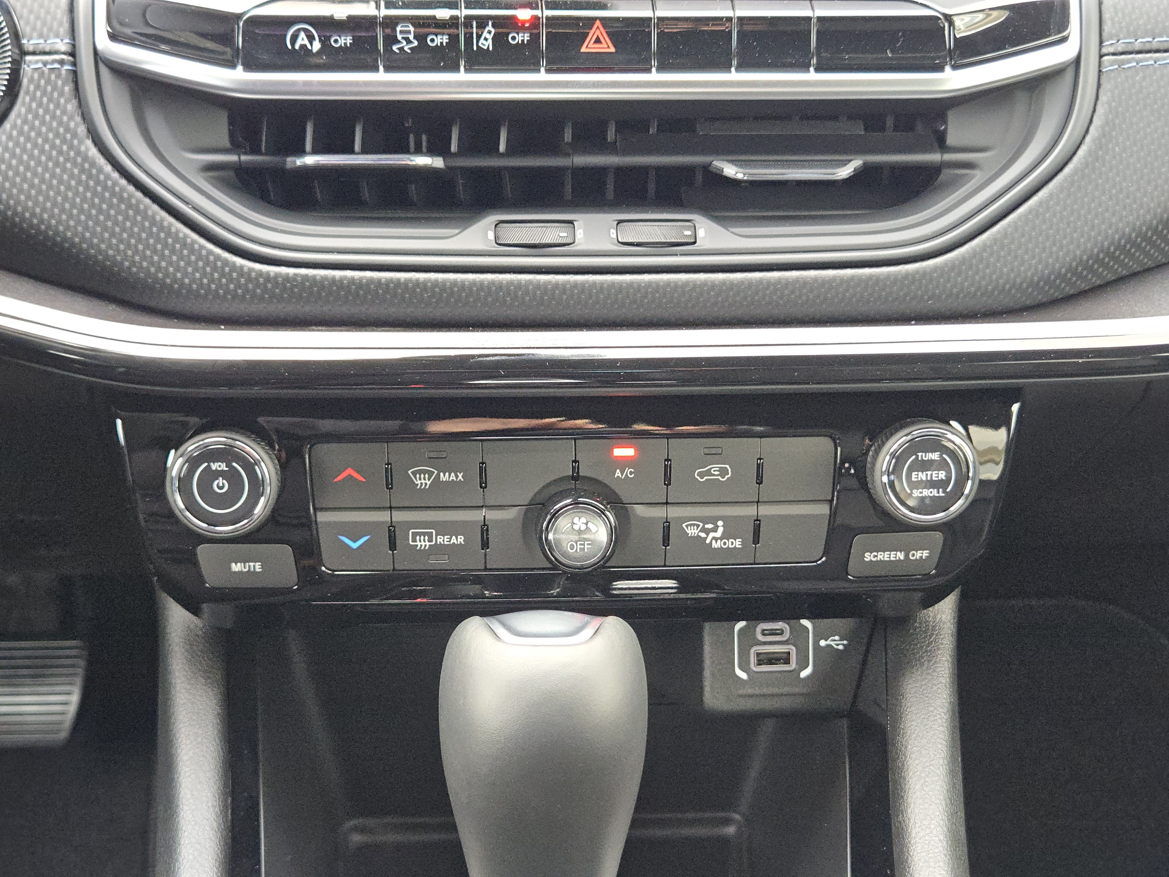 New 2026 Jeep Compass Latitude AWD/4WD image 16