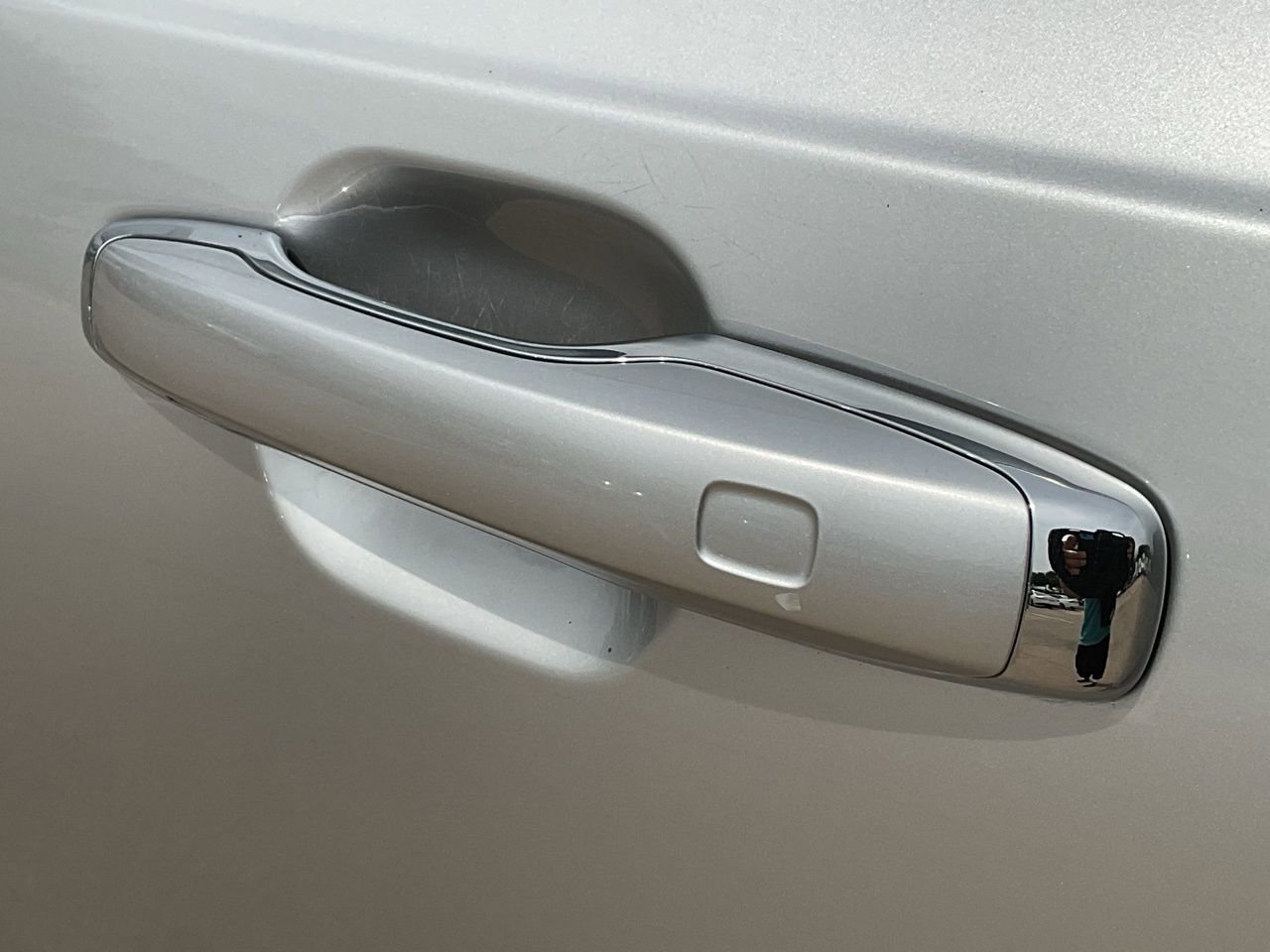 Used 2017 Volvo XC90 T6 Momentum w/ Vision Package image 9