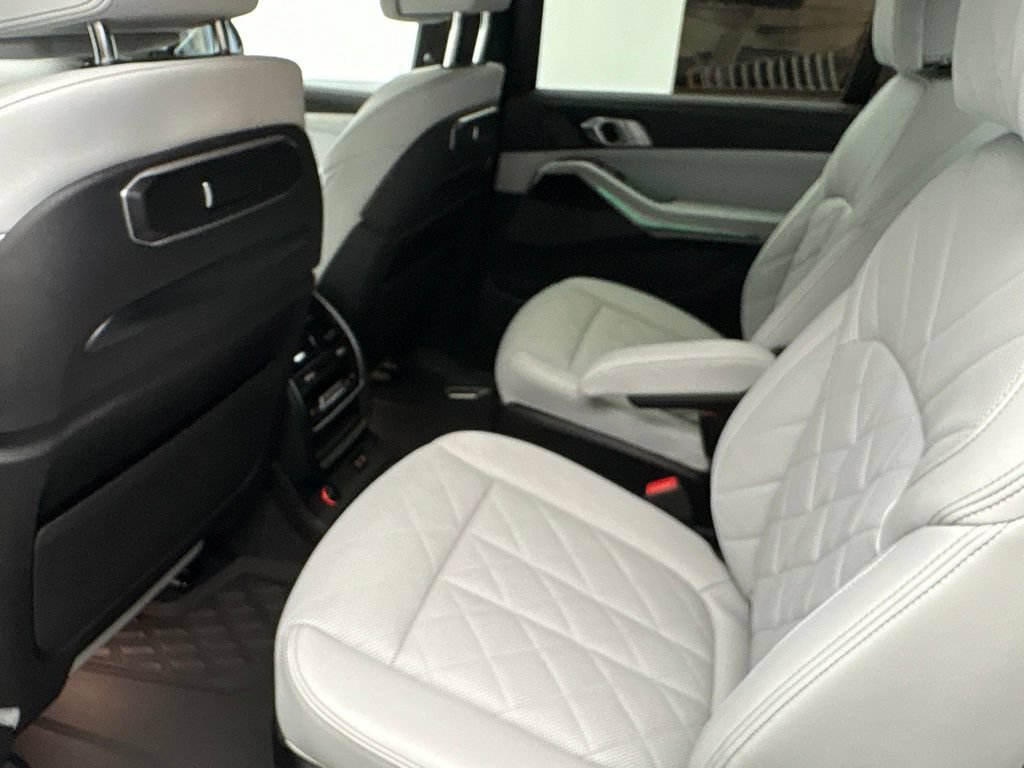 Used 2024 BMW X7 xDrive40i w/ M Sport Package AWD/4WD image 21