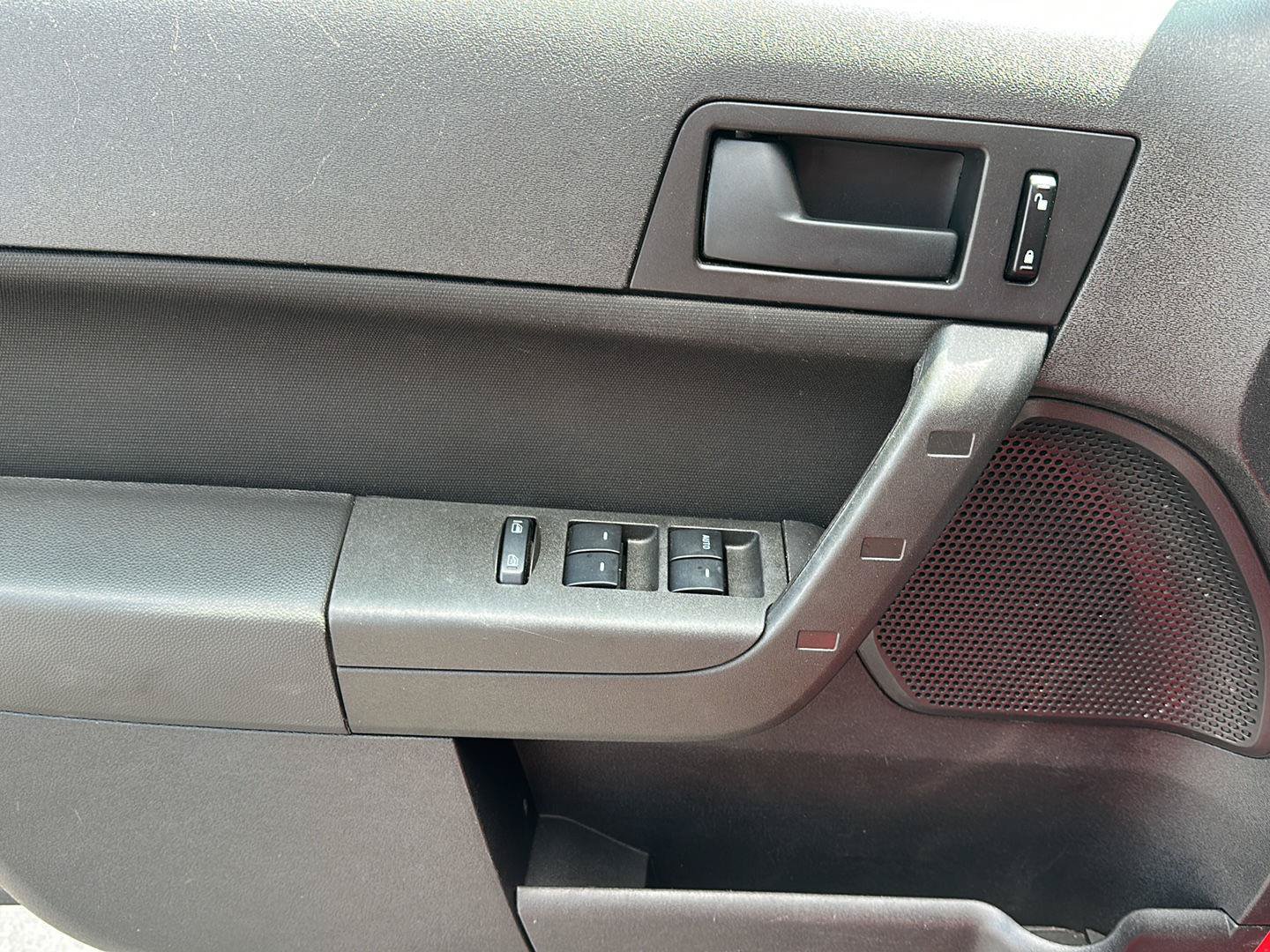 Used 2008 Ford Focus SE FWD image 4