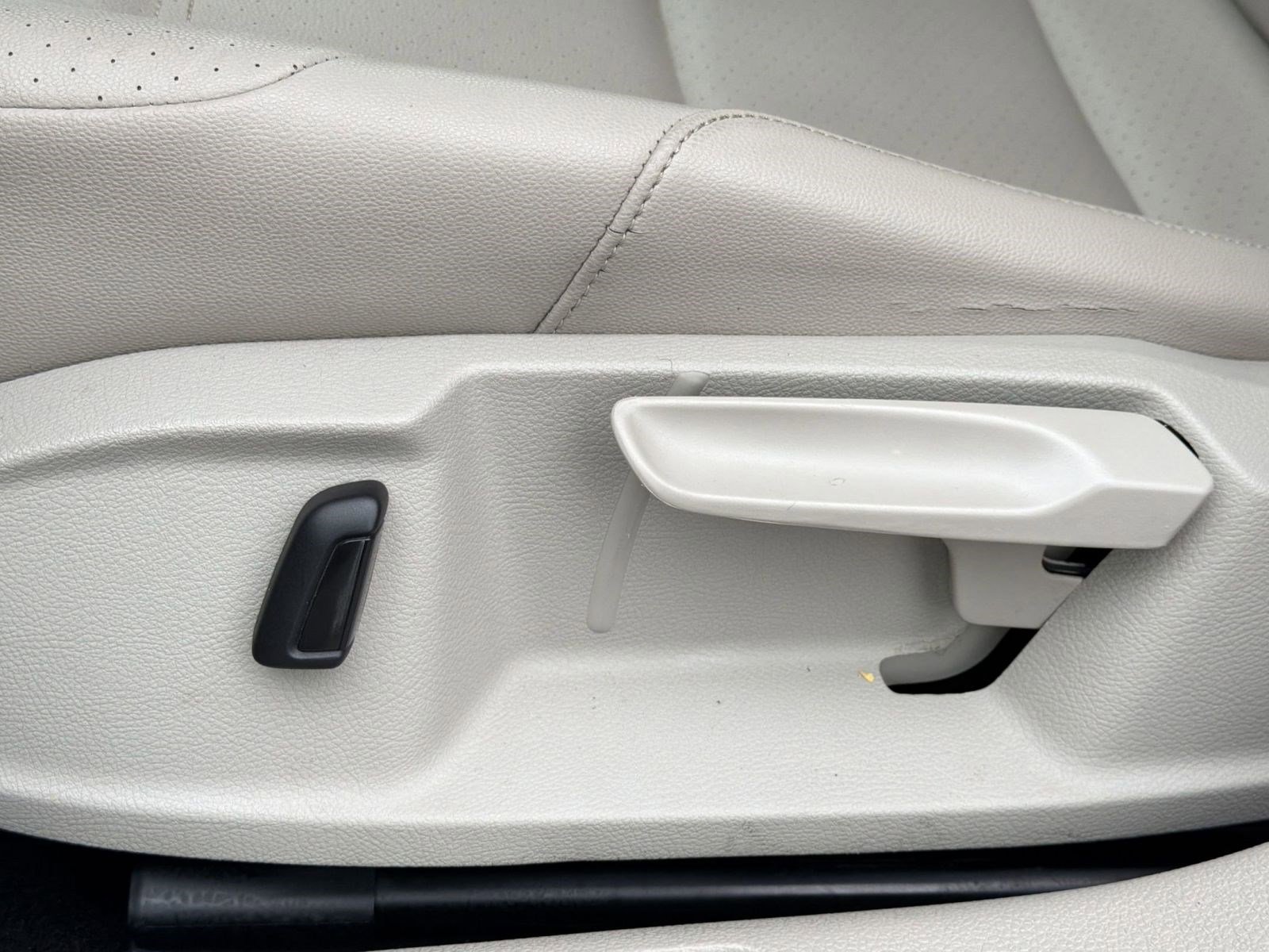 Used 2018 Volkswagen Golf SE image 14