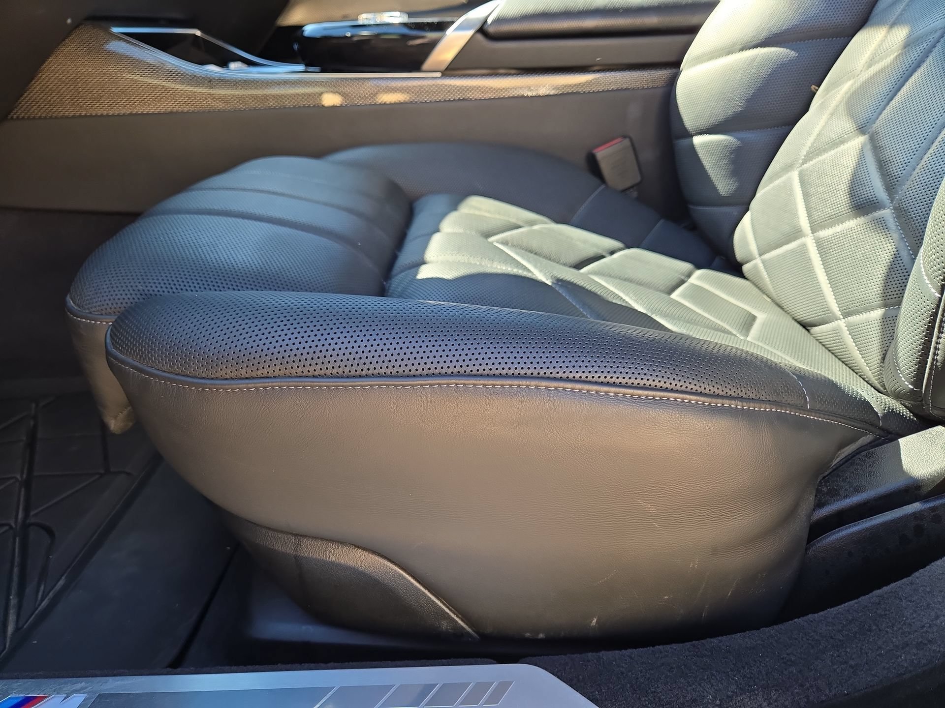 Used 2023 BMW 740i w/ Parking Assistance Package RWD image 17