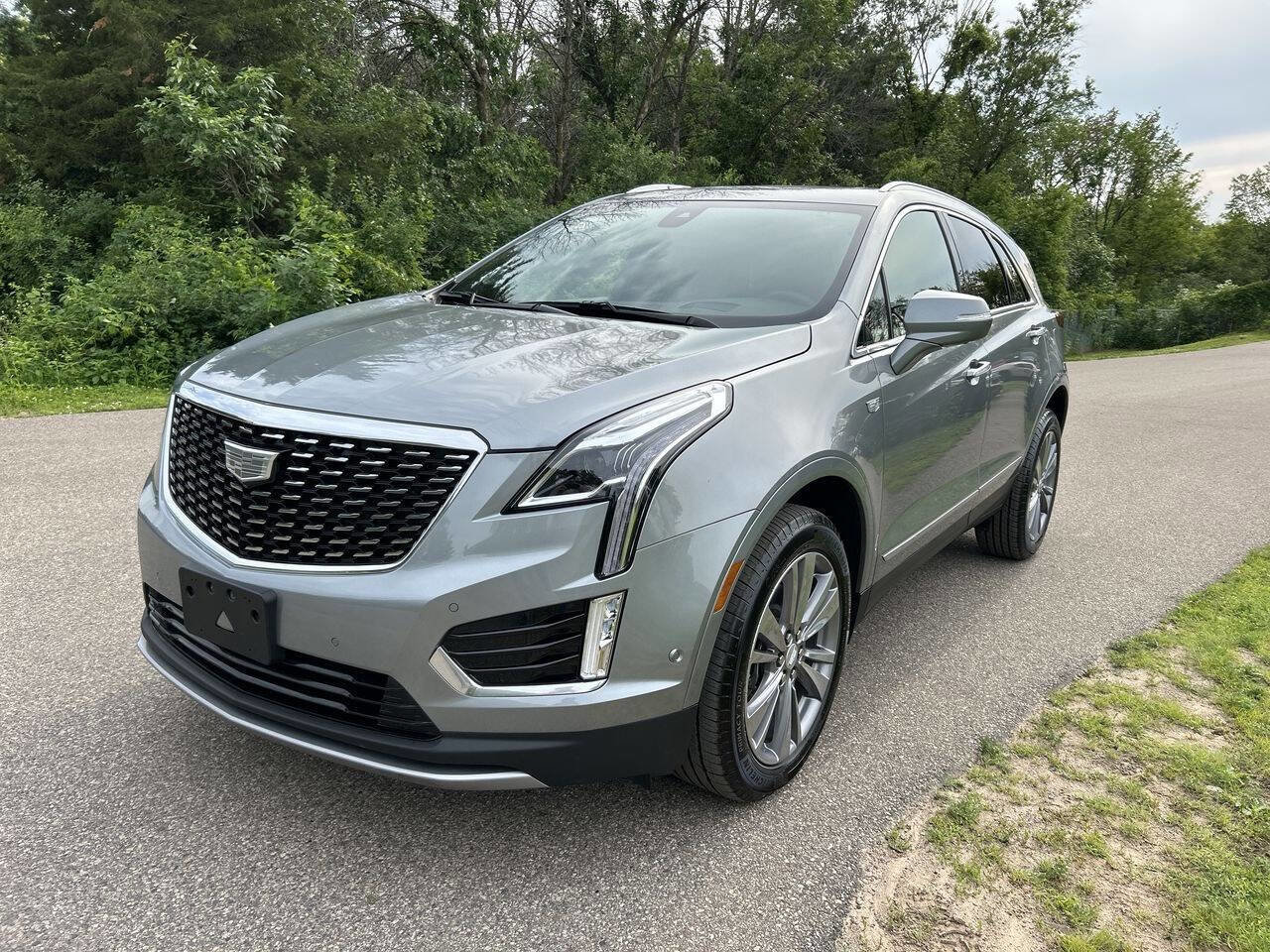 Used 2024 Cadillac XT5 Premium Luxury w/ Technology Package image 2