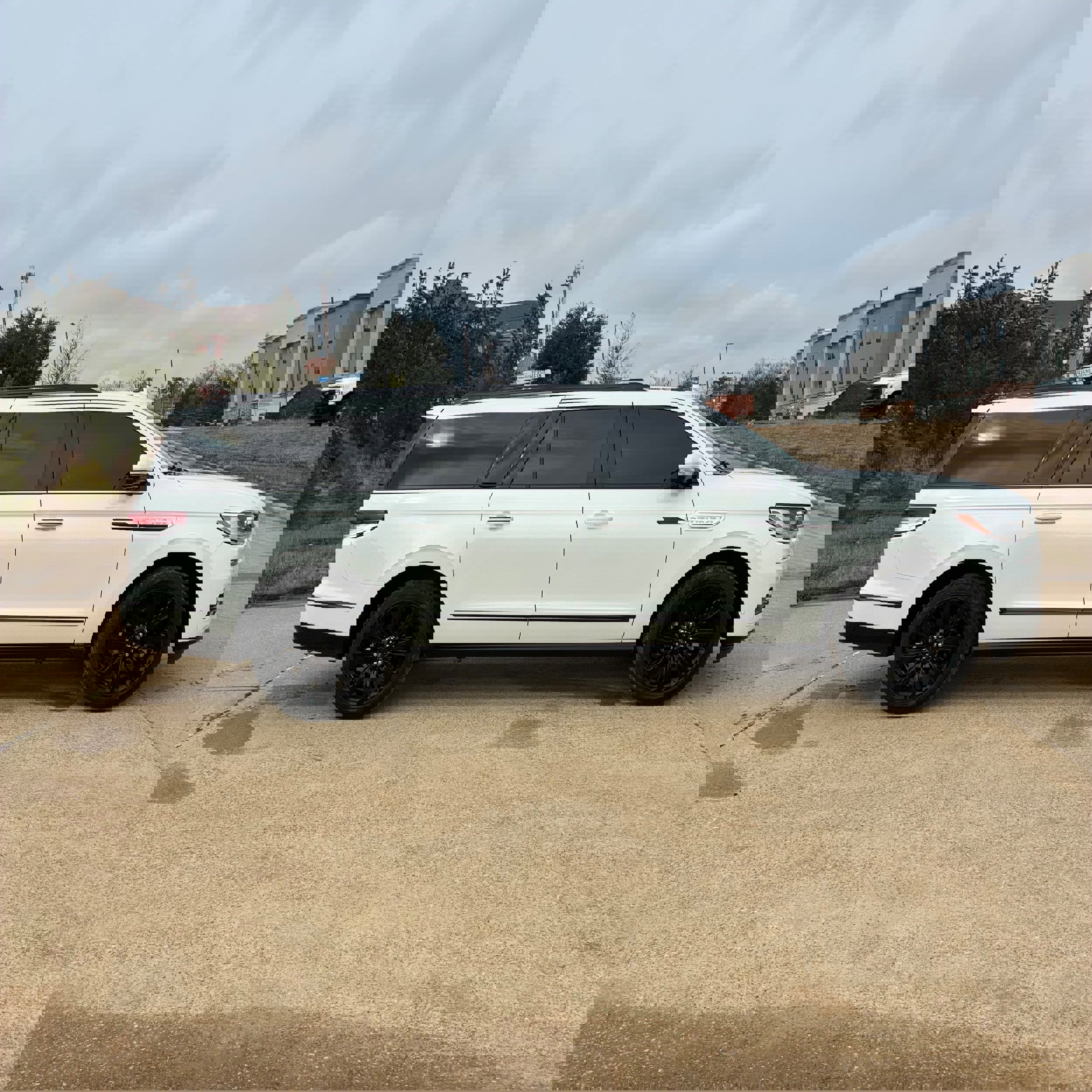 Used 2023 Lincoln Navigator L Reserve image 4