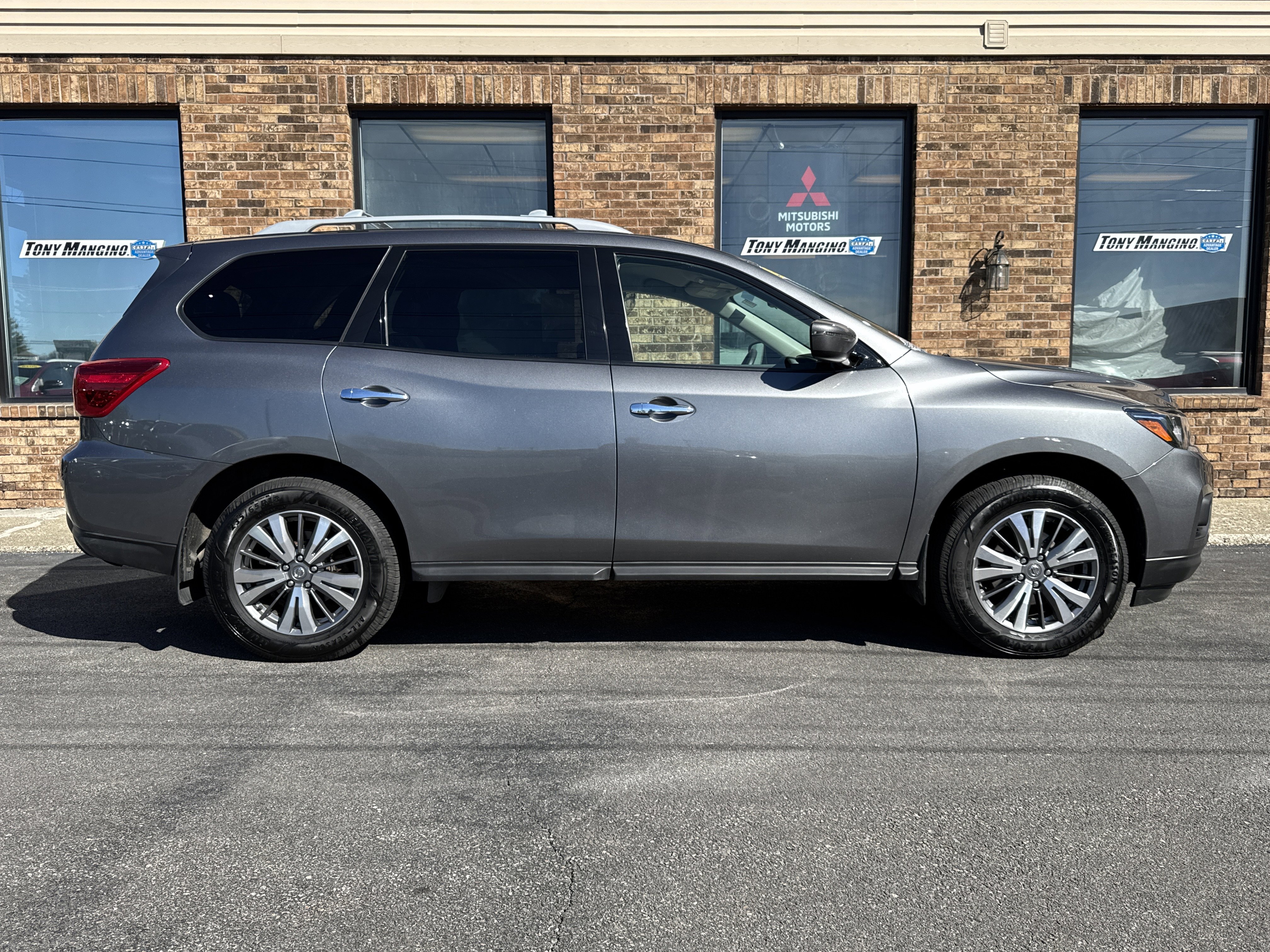 Used 2020 Nissan Pathfinder S AWD/4WD image 6