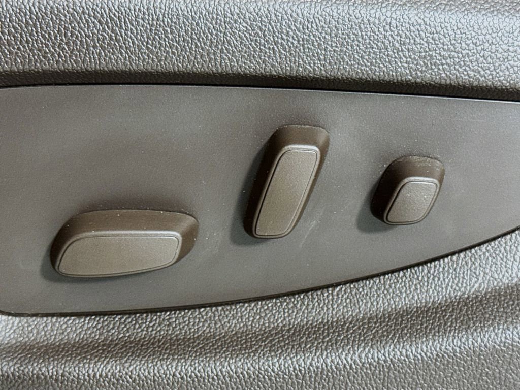 Used 2016 Chevrolet Silverado 3500 High Country w/ High Country Premium Package image 18