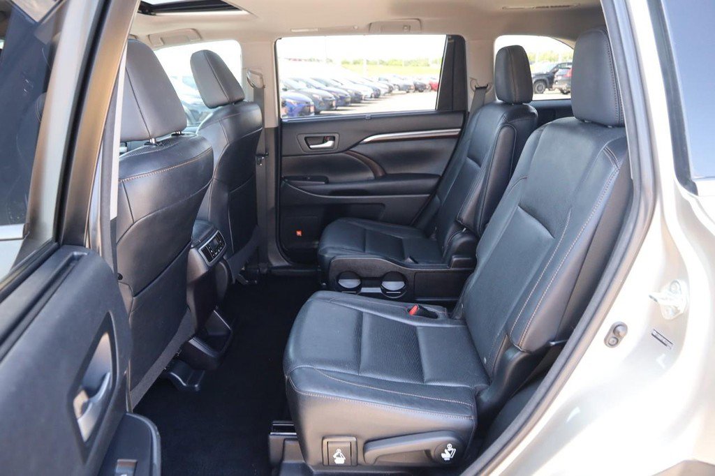 Used 2014 Toyota Highlander Limited AWD/4WD image 11