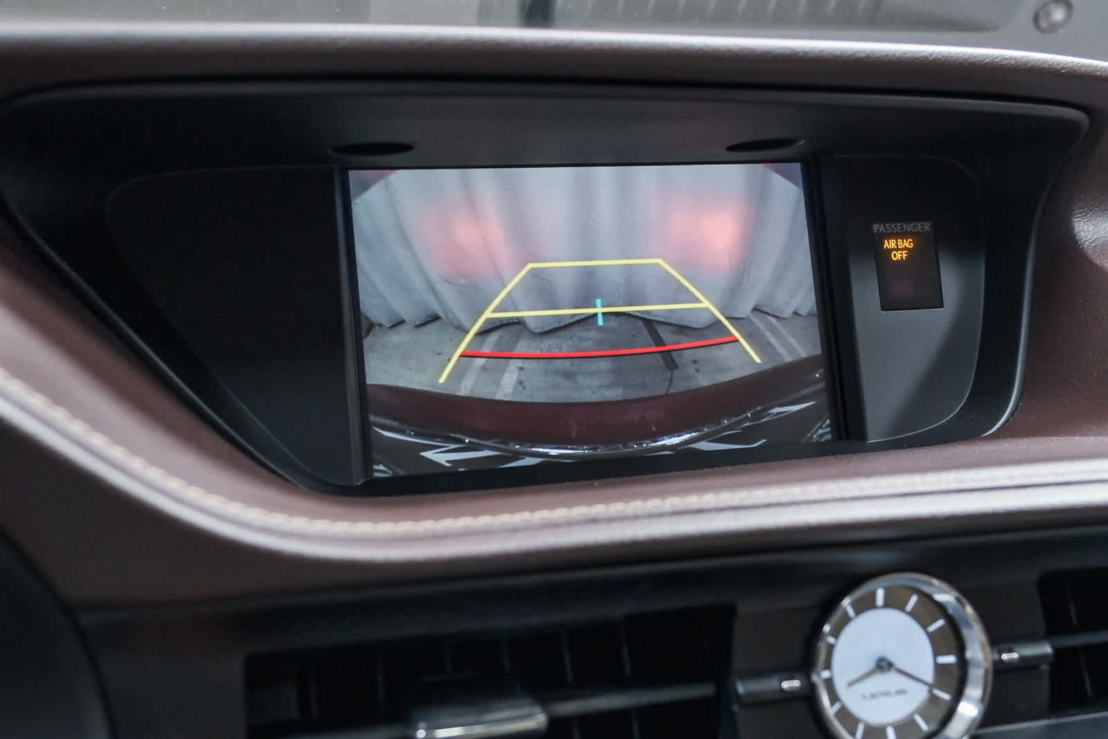 Used 2018 Lexus ES 300h w/ Navigation Package FWD image 30