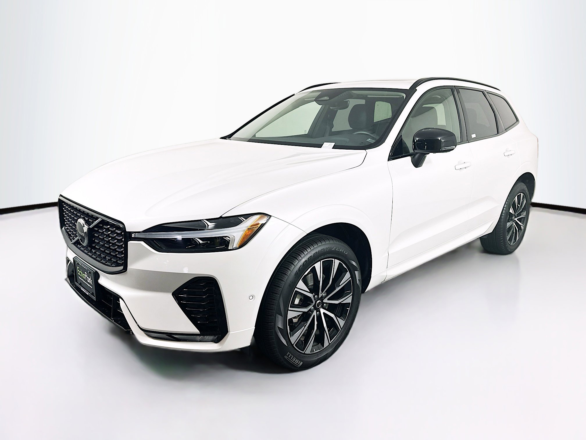 Used 2025 Volvo XC60 B5 Plus image 3