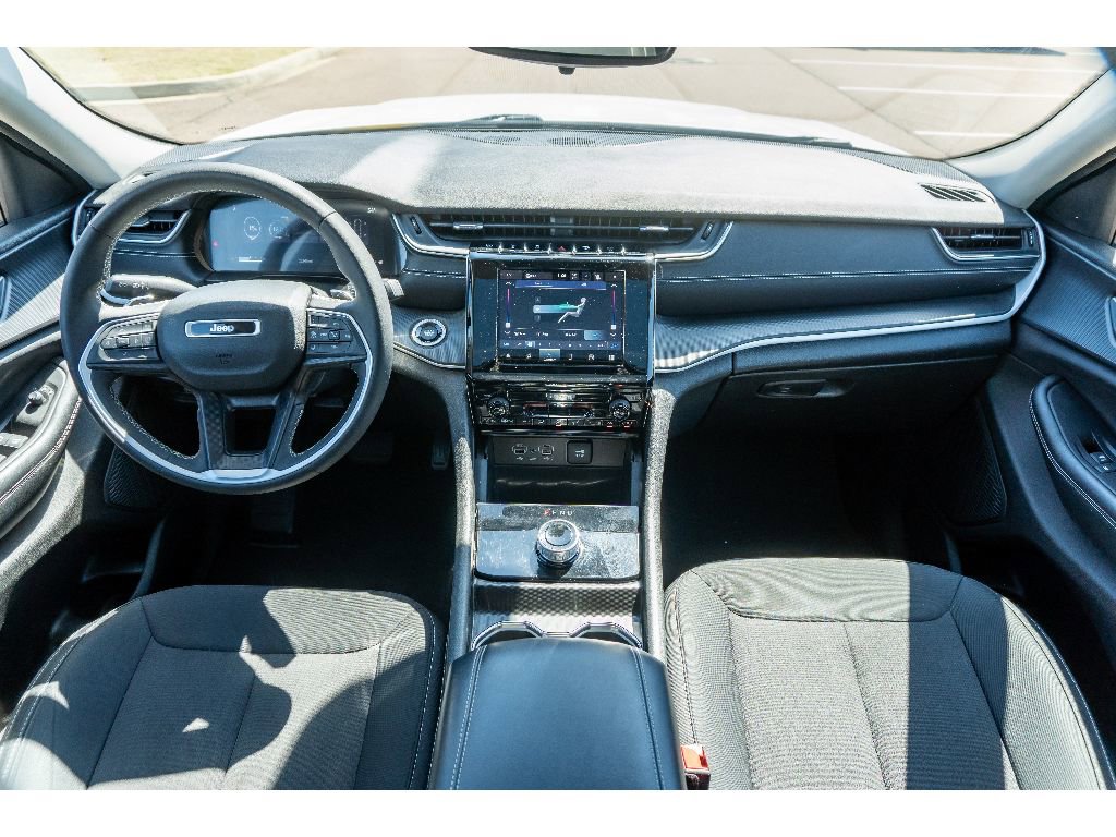 Used 2024 Jeep Grand Cherokee L Laredo image 22