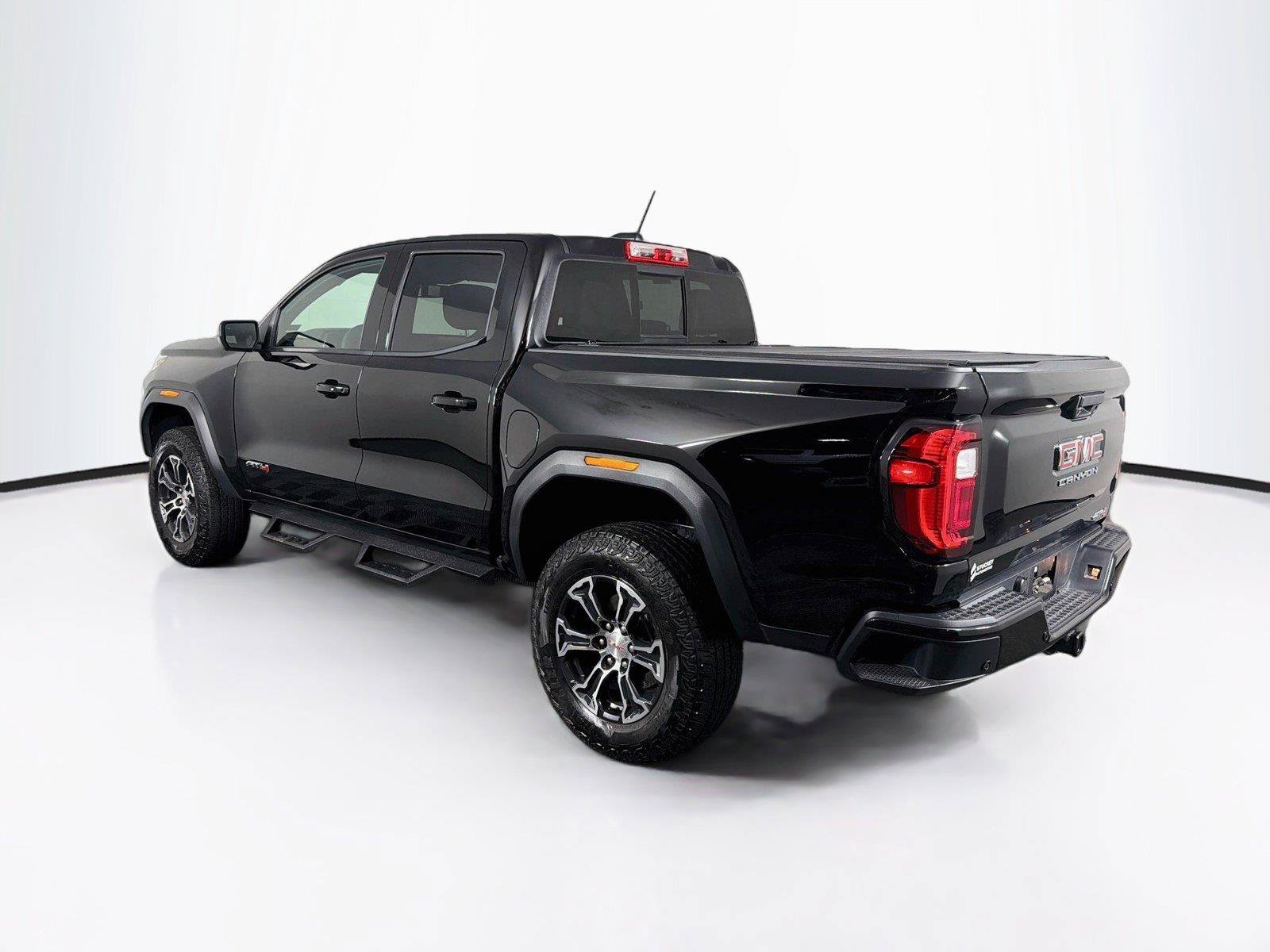Used 2025 GMC Canyon AT4 w/ Technology Plus Package AWD/4WD image 9