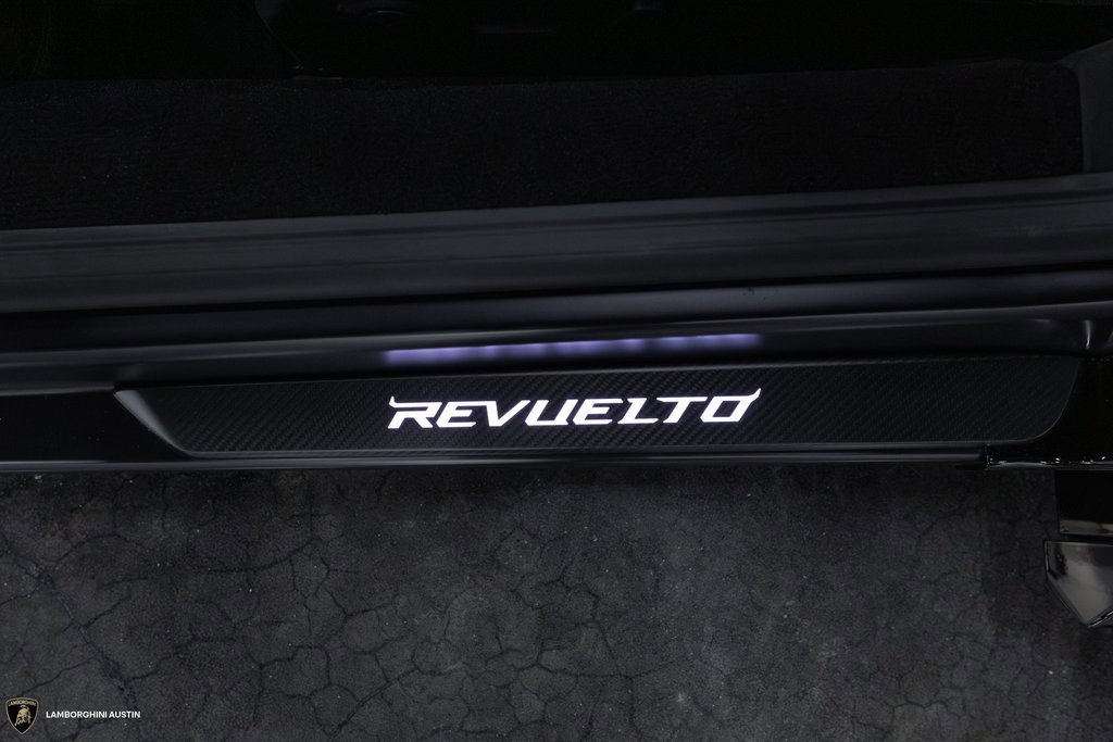 Used 2025 Lamborghini Revuelto image 25