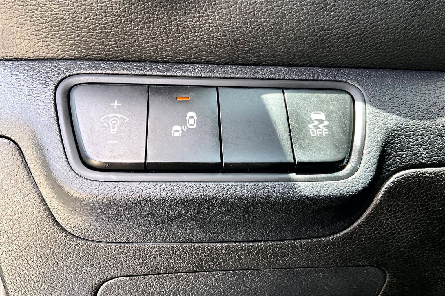 Certified 2022 Kia Forte LXS w/ LXS Technology Package FWD image 28