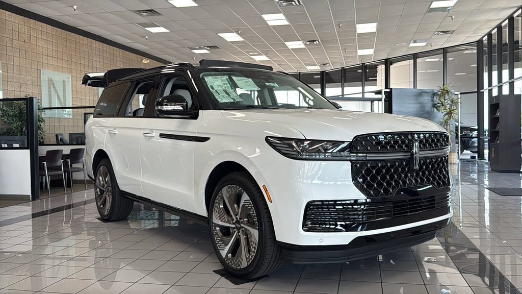 New 2026 Lincoln Navigator Black Label w/ Black Label Special Edition AWD/4WD image 2