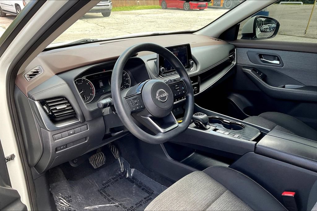 Used 2022 Nissan Rogue SV FWD image 8