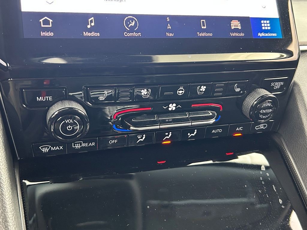 Used 2024 Jeep Grand Cherokee Limited w/ Luxury Tech Group II image 24