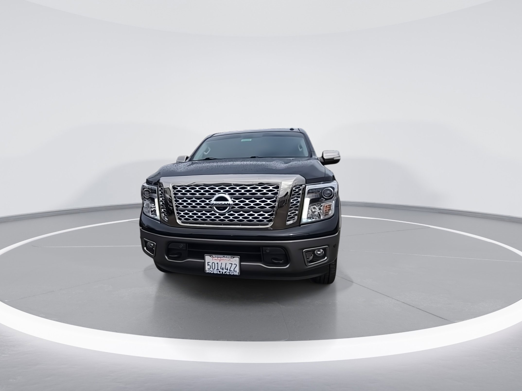 Used 2019 Nissan Titan Platinum Reserve image 3