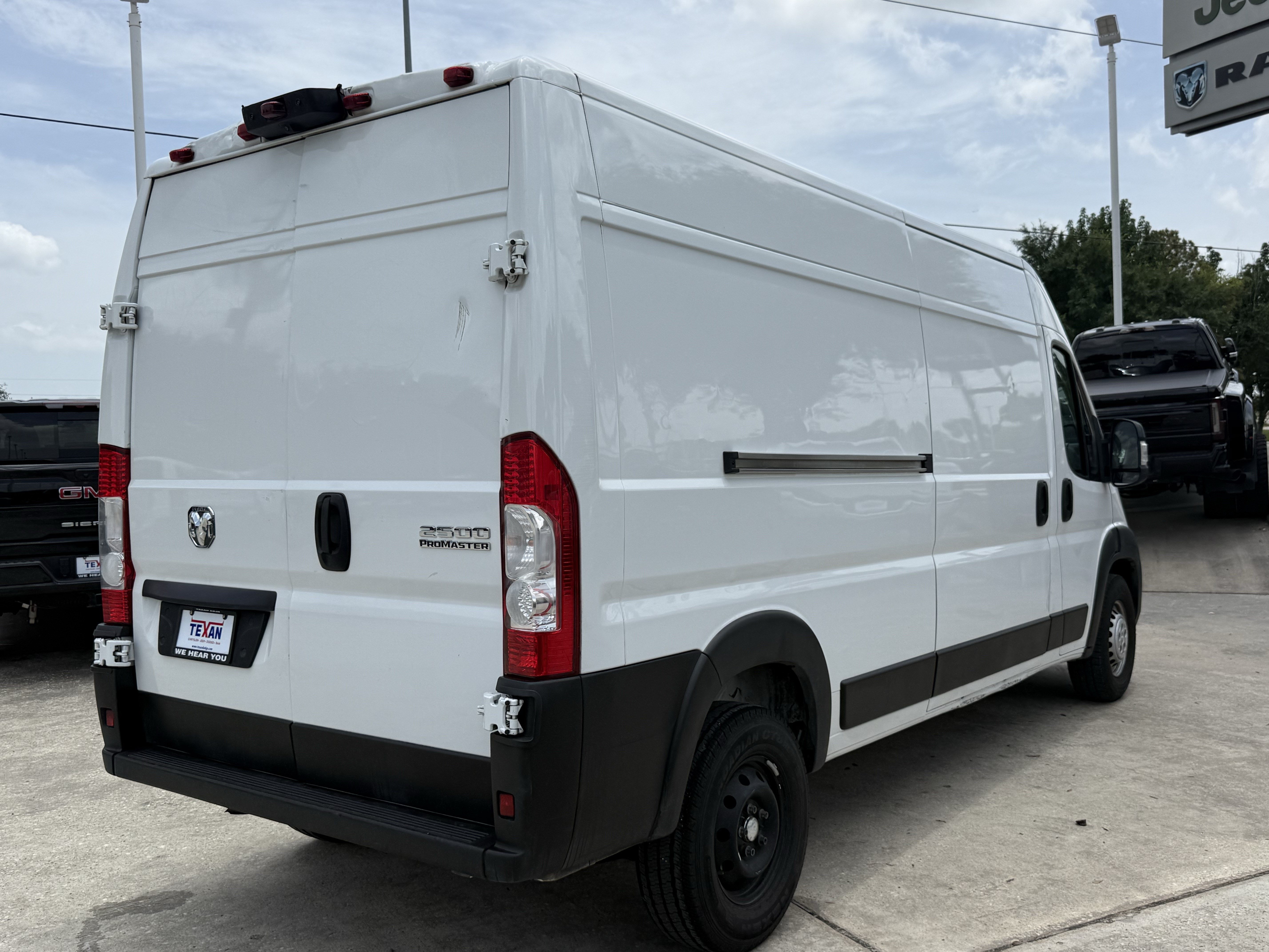 Used 2024 RAM ProMaster 2500 w/ Convenience Group FWD image 5