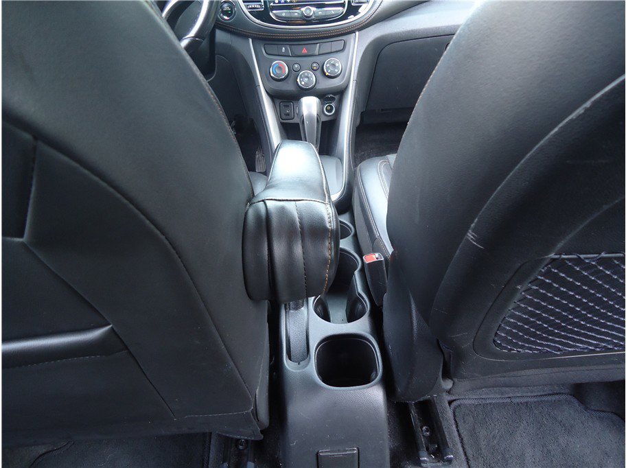 Used 2019 Chevrolet Trax LT w/ LT Convenience Package AWD/4WD image 19