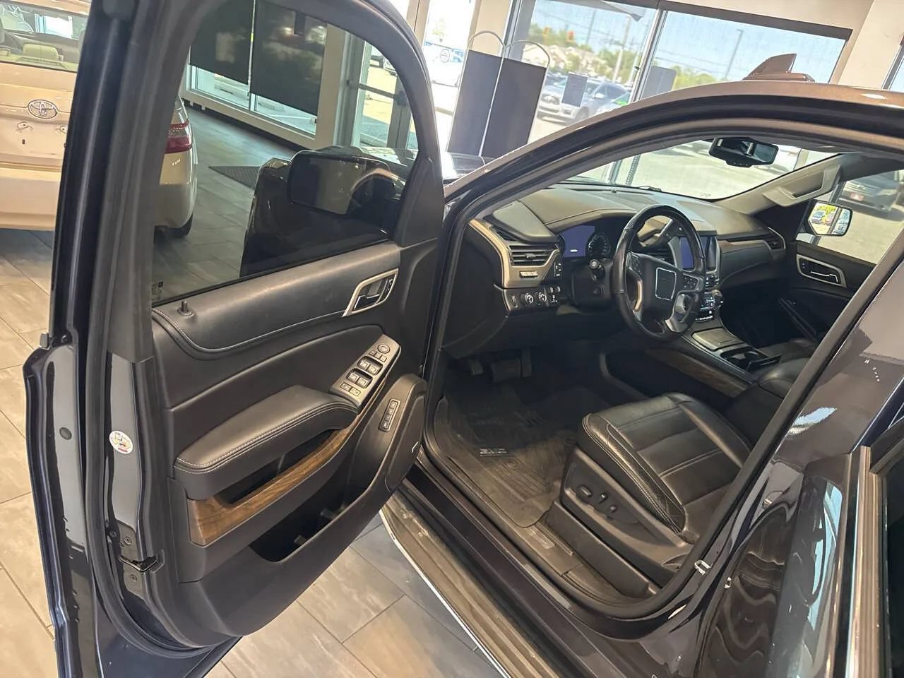 Used 2018 GMC Yukon Denali w/ Open Road Package AWD/4WD image 16