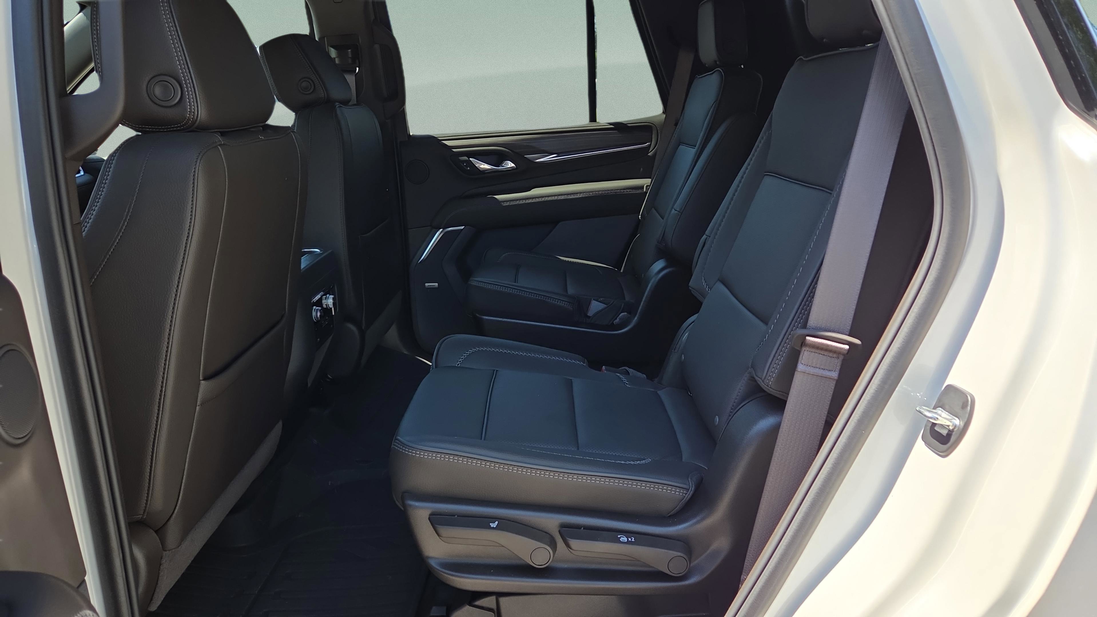 Used 2024 GMC Yukon Denali RWD image 10