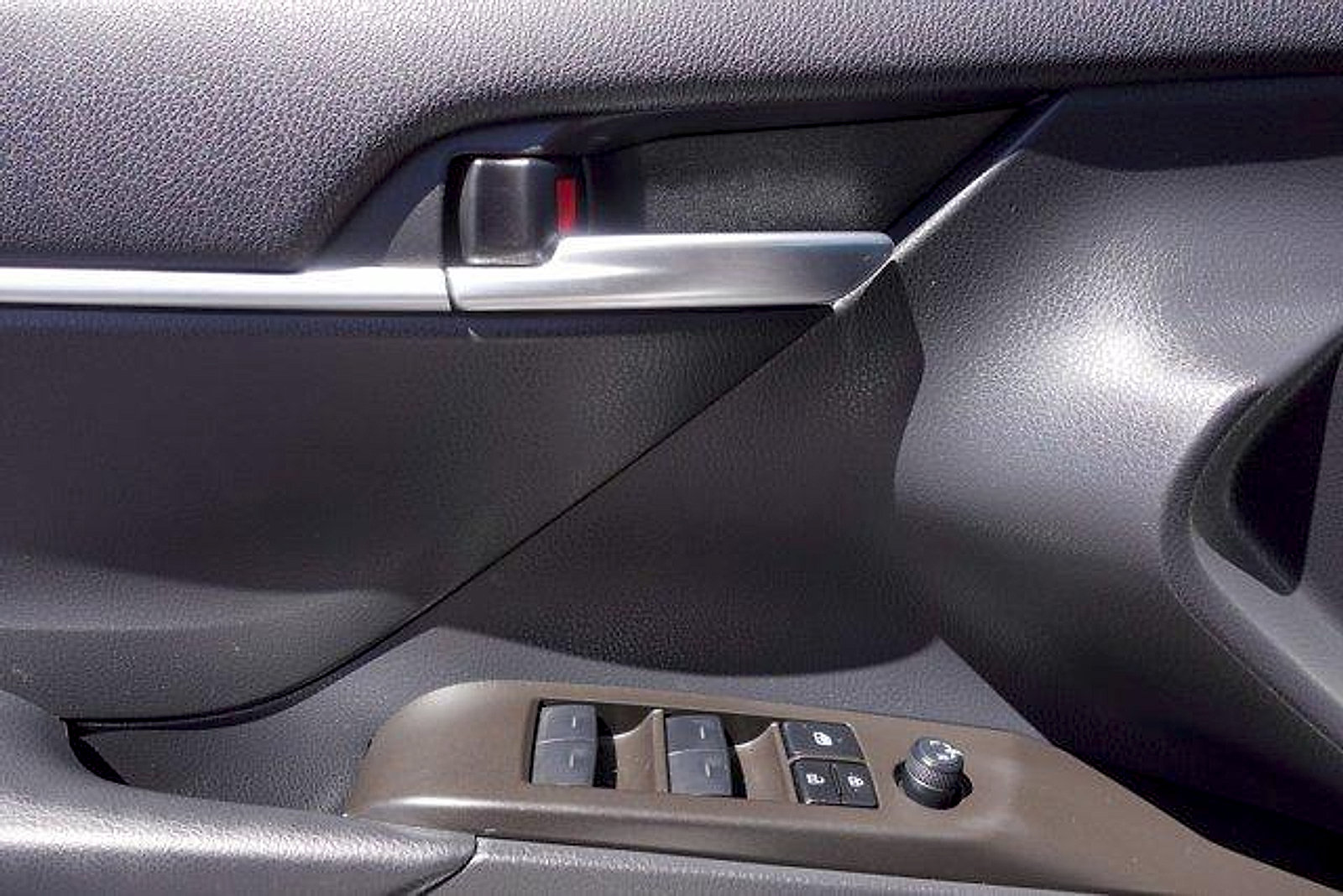 Used 2023 Toyota Camry SE FWD image 11