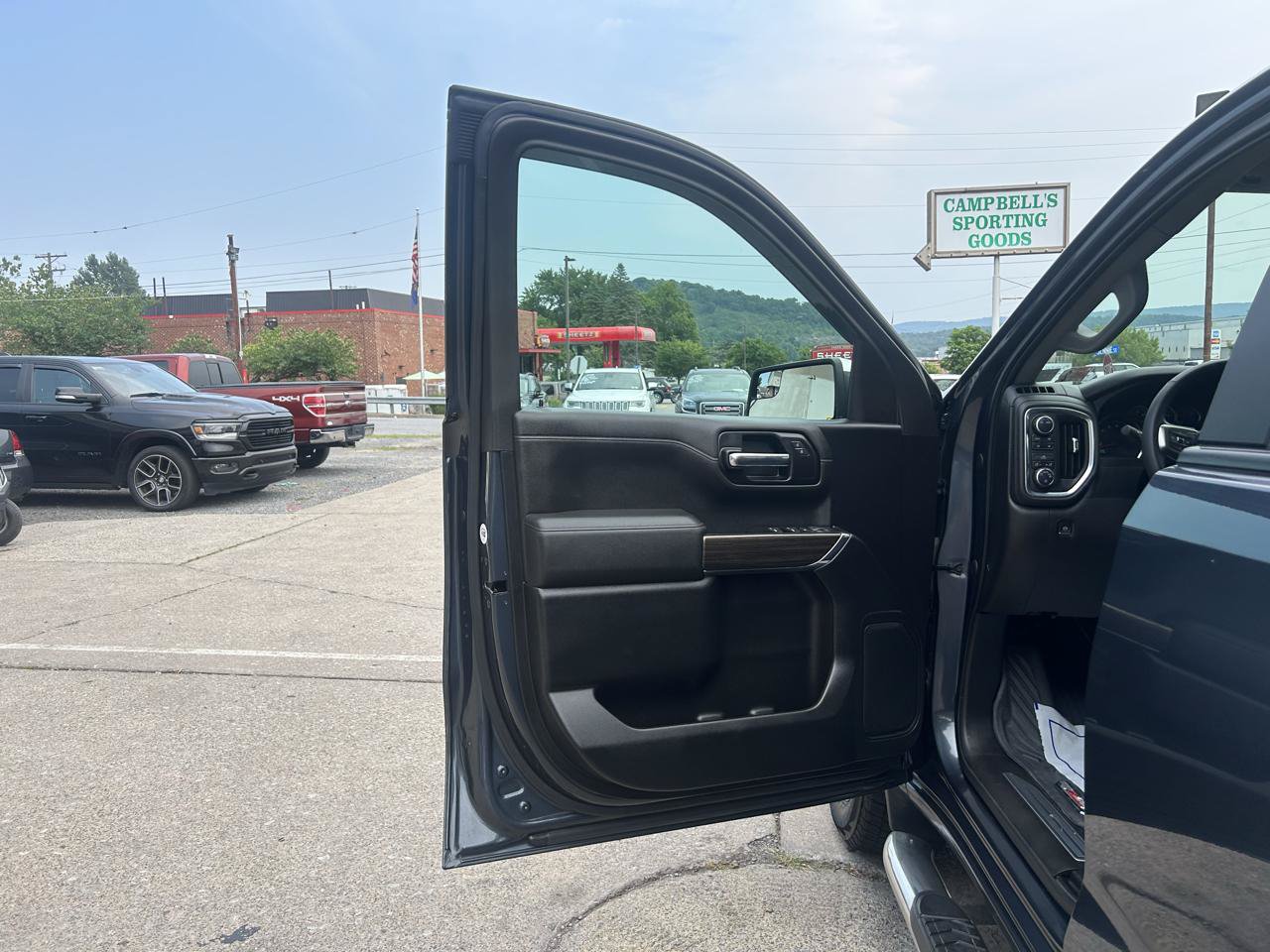 Used 2022 Chevrolet Silverado 1500 LT AWD/4WD image 13