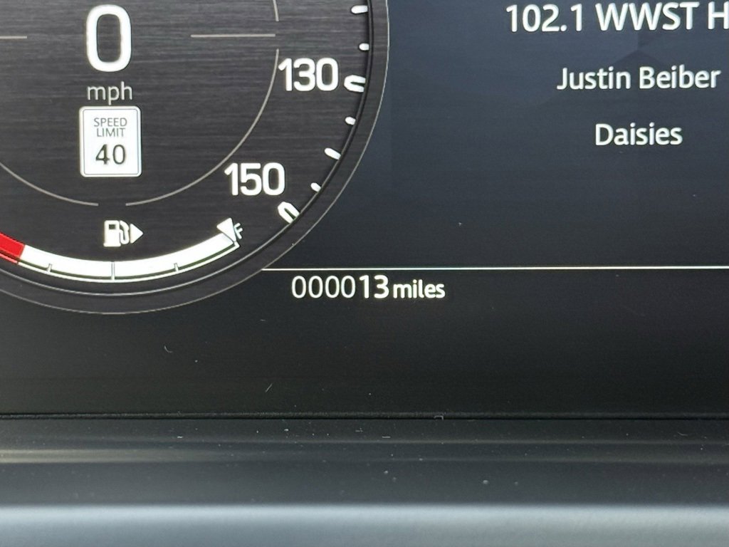 New 2026 Land Rover Defender 110 X-Dynamic SE image 32