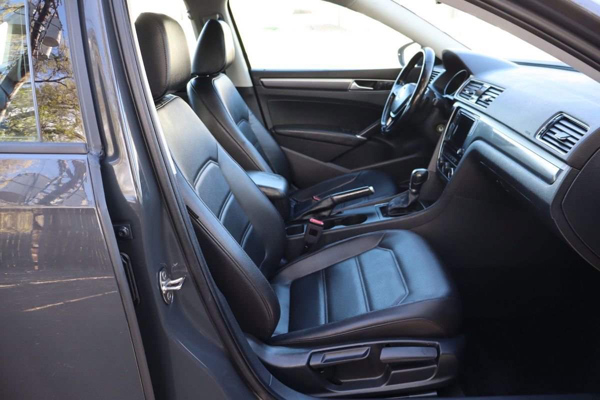 Used 2018 Volkswagen Passat 2.0T R-Line image 22