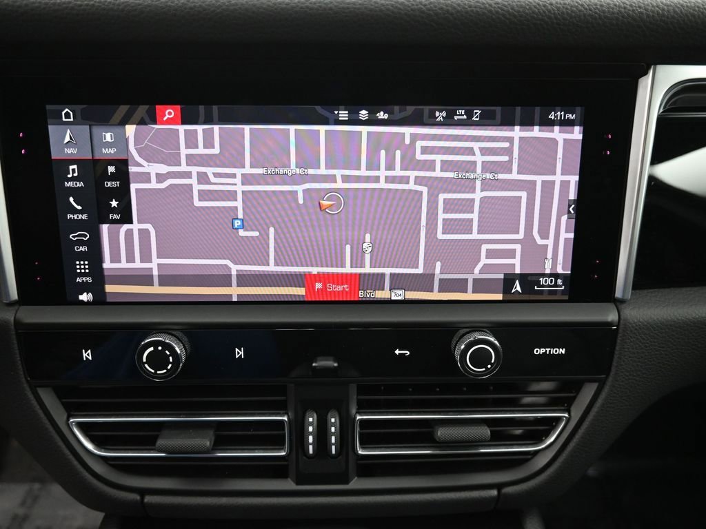 Certified 2023 Porsche Macan AWD/4WD image 20