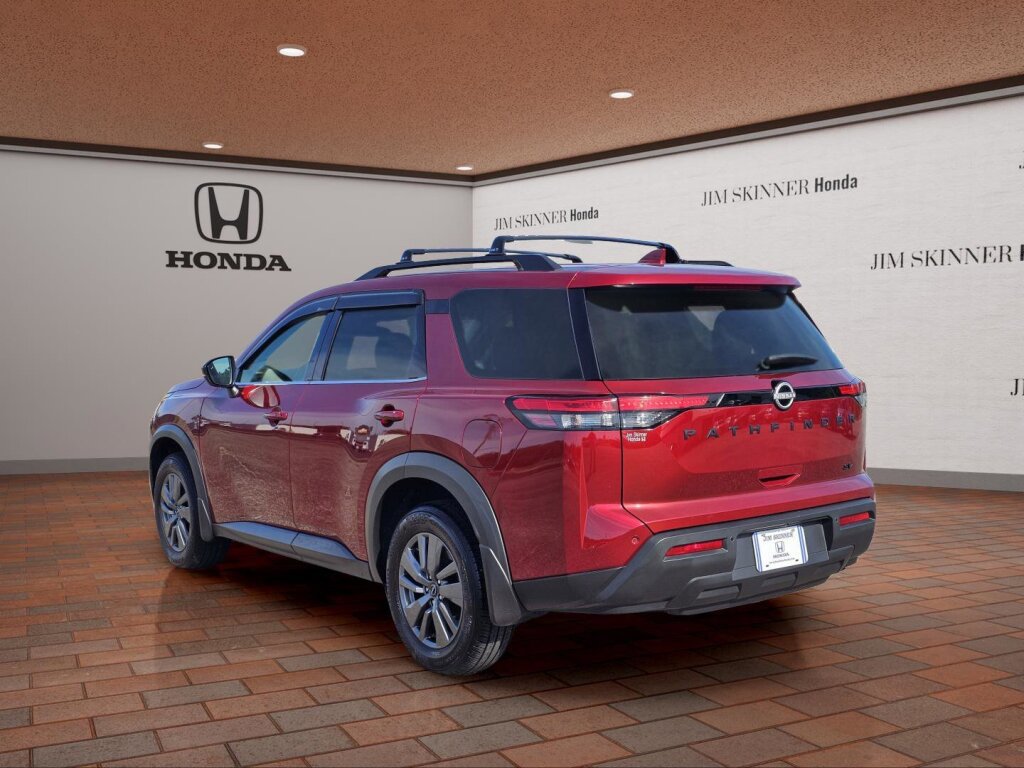 Used 2024 Nissan Pathfinder SV w/ Black Appearance Package image 13