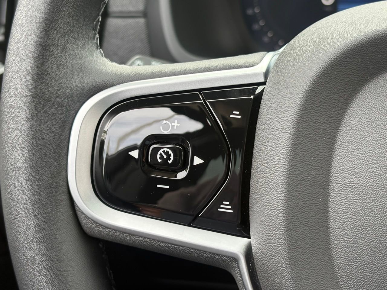 New 2026 Volvo XC90 B5 Core w/ Protection Package Premier image 18