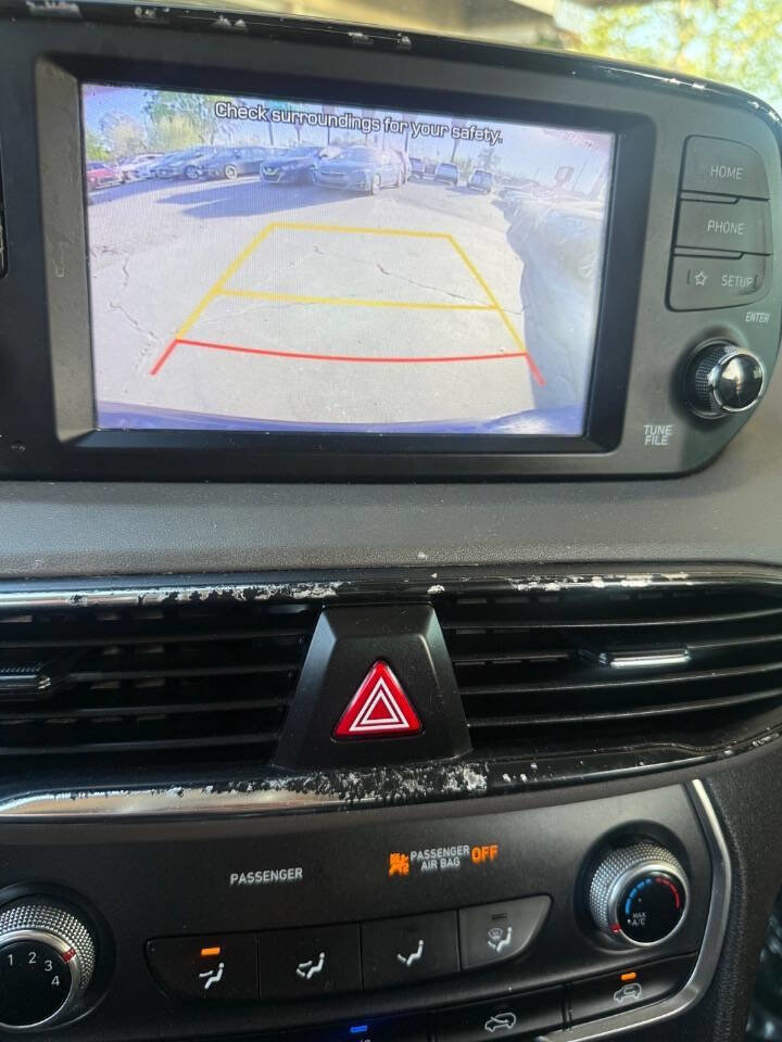 Used 2019 Hyundai Santa Fe SE AWD/4WD image 18