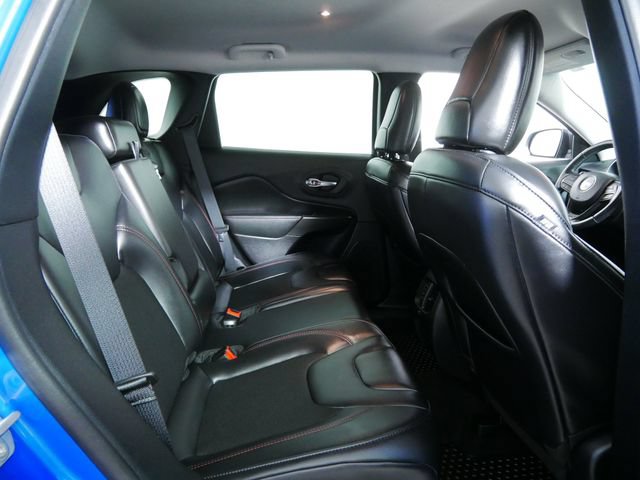 Used 2020 Jeep Cherokee Trailhawk w/ Comfort/Convenience Group AWD/4WD image 16