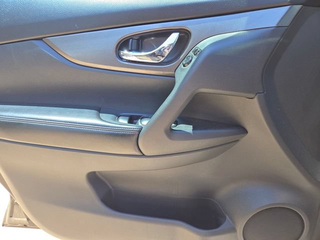 Used 2015 Nissan Rogue S FWD image 13