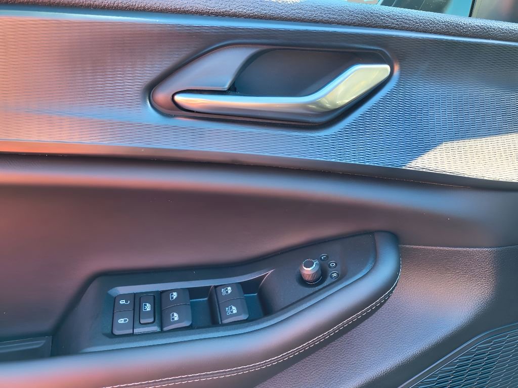 New 2025 Jeep Grand Cherokee Laredo X w/ Luxury Tech Group I image 12