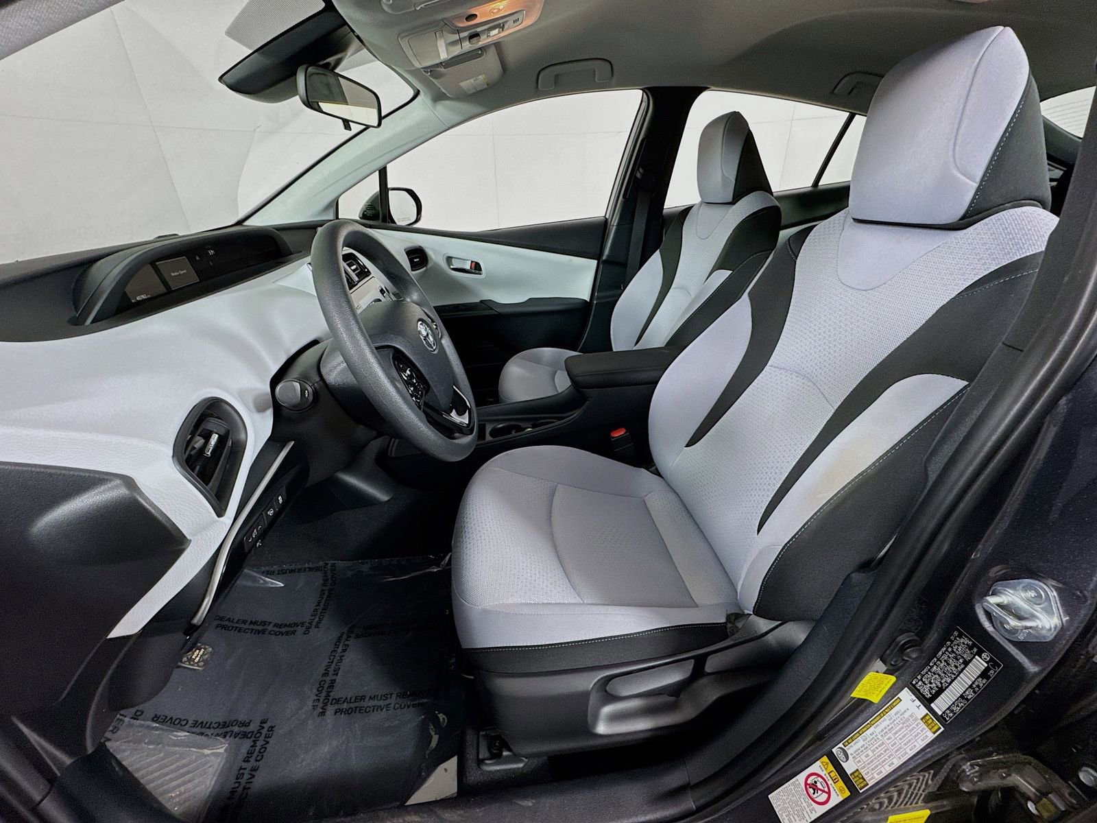 Used 2020 Toyota Prius LE AWD/4WD image 11