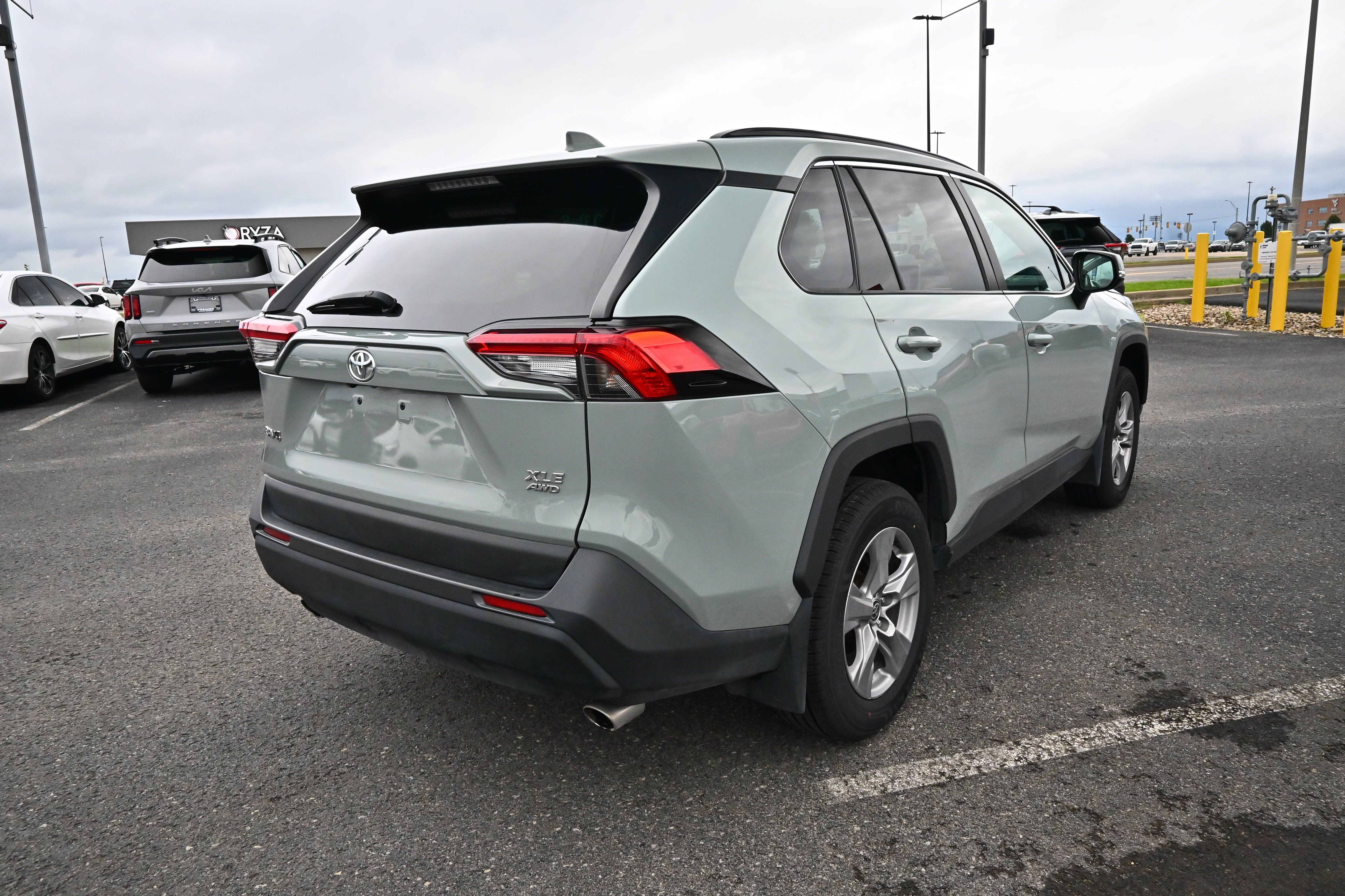 Used 2022 Toyota RAV4 XLE w/ Convenience Package AWD/4WD image 6