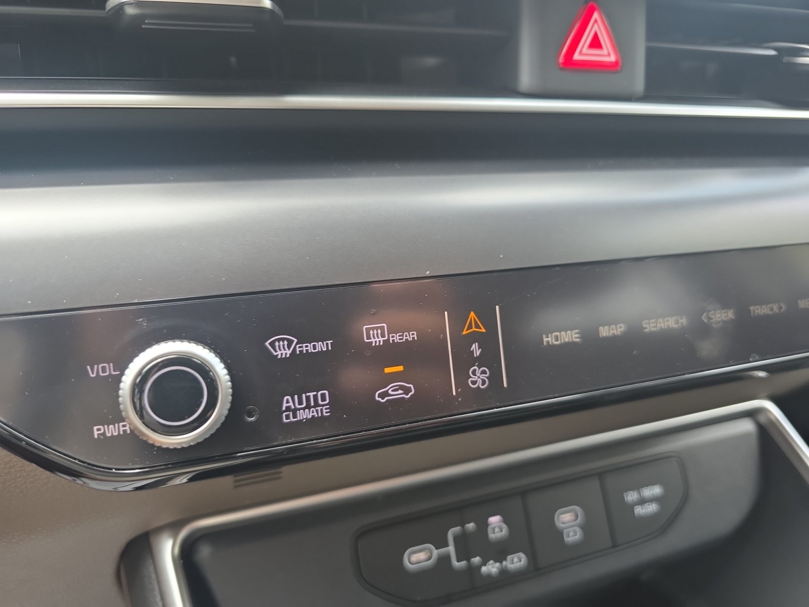 Certified 2026 Kia Carnival LX FWD image 15