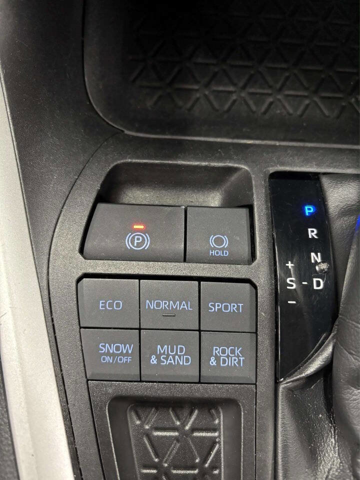 Used 2021 Toyota RAV4 XLE image 29