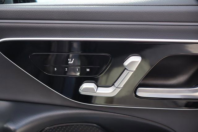 Used 2025 Mercedes-Benz E 350 4MATIC Sedan image 13