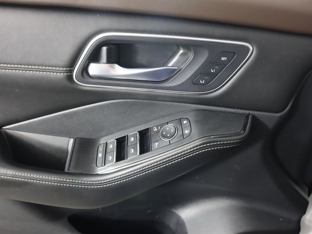 Used 2021 Nissan Rogue SL image 19