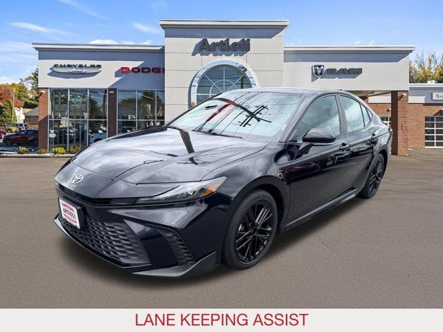 Used 2025 Toyota Camry SE FWD image 4