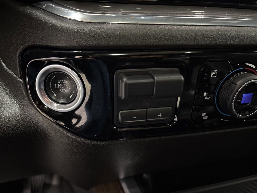 Used 2024 Chevrolet Silverado 3500 High Country w/ High Country Premium Package AWD/4WD image 21