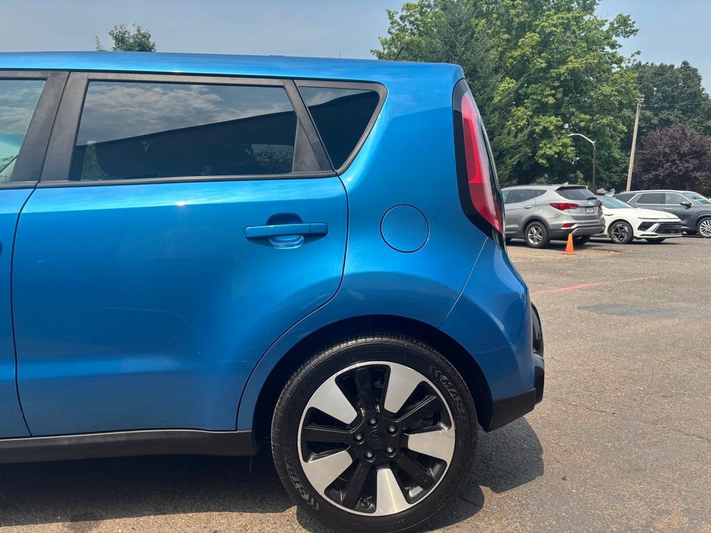 Used 2016 Kia Soul + w/ Designer's Package FWD image 4