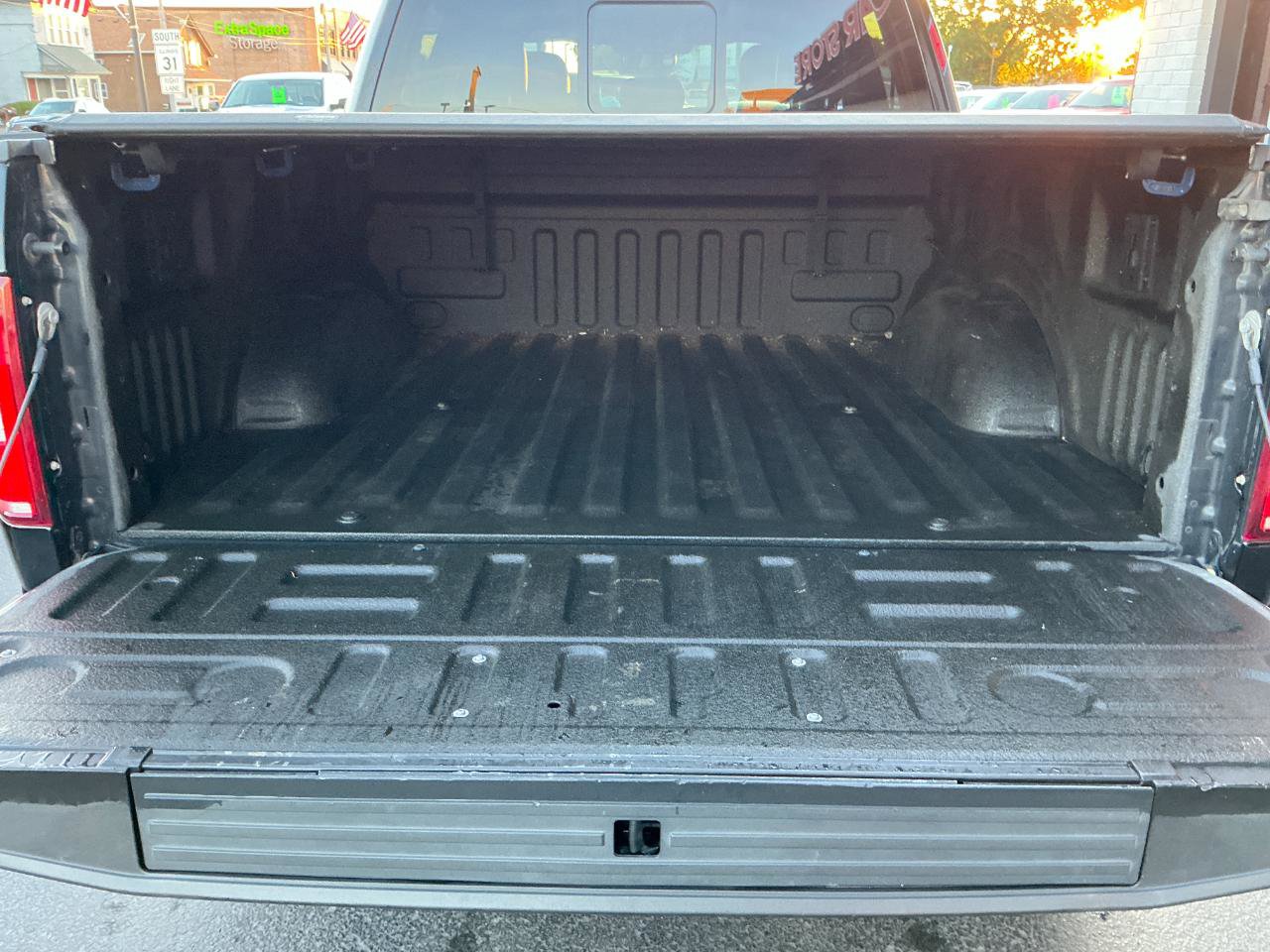 Used 2018 Ford F150 Lariat w/ Max Trailer Tow Package image 19