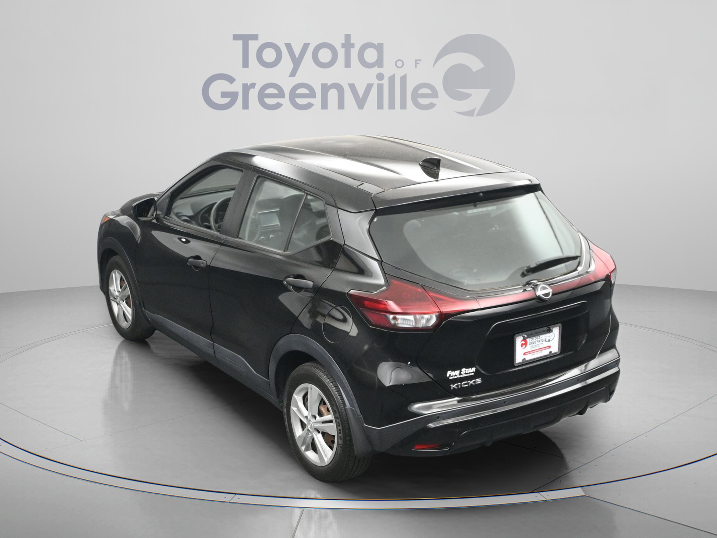 Used 2022 Nissan Kicks S image 9
