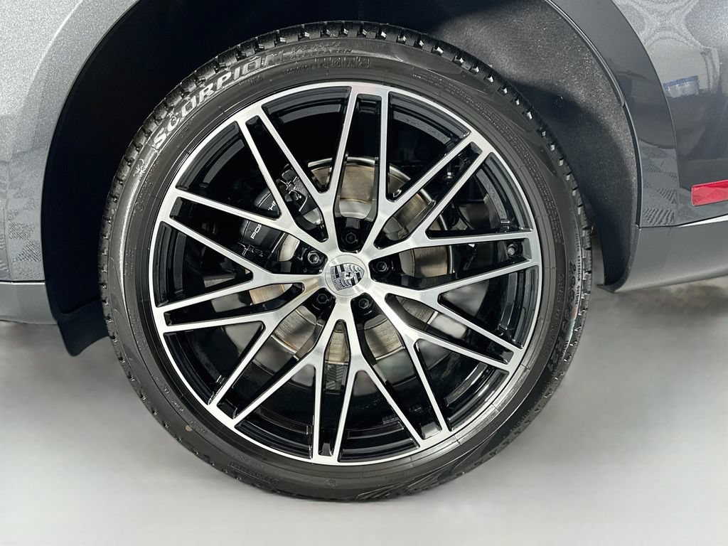 New 2026 Porsche Macan AWD/4WD image 33